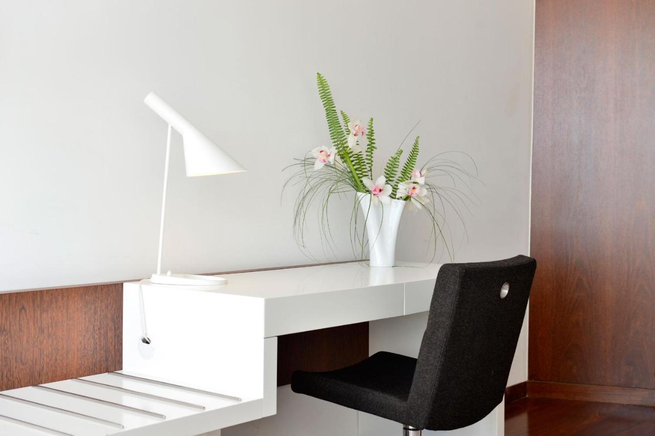 Pousada Palacio De Estoi - Small Luxury Hotels Of The World Bagian luar foto The AJ lamp